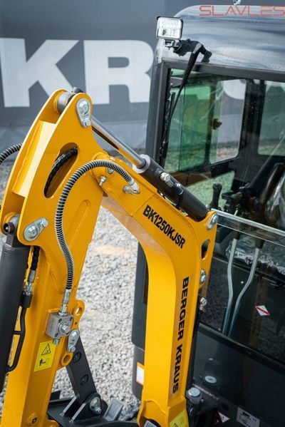 Міні-екскаватор Berger Kraus BK1250KJSR JOYSTICK з кабіною, поворотною стрілою, розсувними гусеницями та ковшем 380 мм BK1250KJSR_380 фото