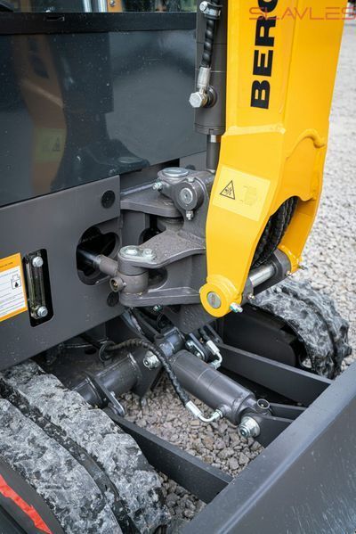 Міні-екскаватор Berger Kraus BK1250KJSR JOYSTICK з кабіною, поворотною стрілою, розсувними гусеницями та ковшем 380 мм BK1250KJSR_380 фото