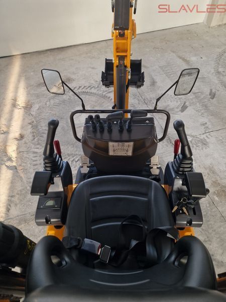 Мини-экскаватор Berger Kraus BK1350JSR с джойстиками, гидравлическим пальцем, раздвижными гусеницами и ковшом 380 мм, KUBOTA BK1350JSR_380 фото
