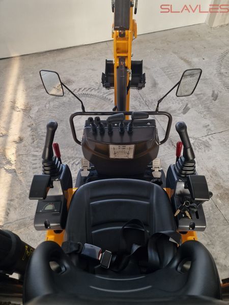 Мини-экскаватор Berger Kraus BK1350JSR с джойстиками, гидравлическим пальцем, раздвижными гусеницами и ковшом 380 мм, KUBOTA BK1350JSR_380 фото
