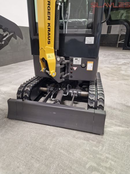 Міні-екскаватор Berger Kraus BK1000KJSR JOYSTICK з кабіною, поворотною рамою, регульованими гусеницями та ковшем 380 мм BK1000KJSR_380 фото