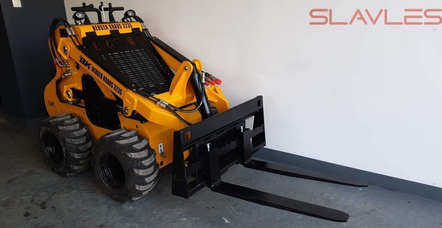 Міні-навантажувач Berger Kraus 323S Skid Steer з двигуном Briggs & Stratton 23 к.с. TY-323S_B&S фото