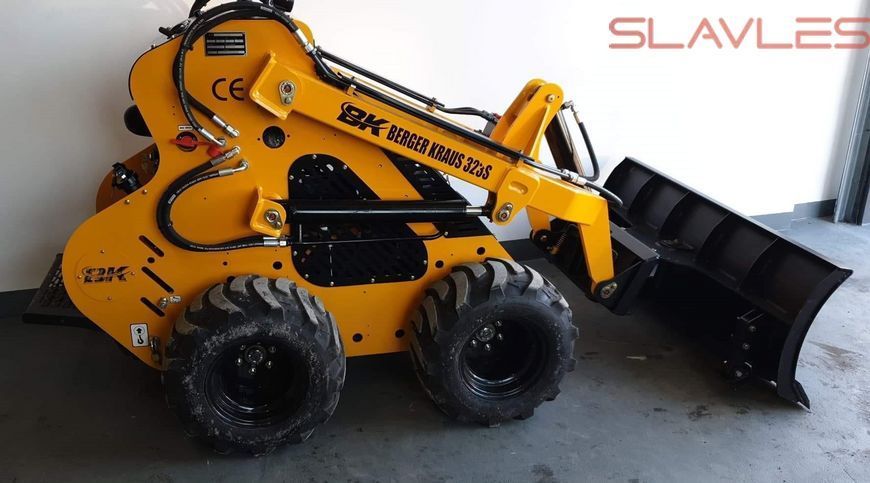 Міні-навантажувач Berger Kraus 323S Skid Steer з двигуном Briggs & Stratton 23 к.с. TY-323S_B&S фото