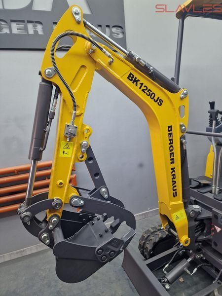 Мини-экскаватор Berger Kraus BK1250JS JOYSTICK с комплектом аксессуаров и поворотной стрелой BK1250JS_set фото