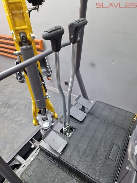 Мини-экскаватор Berger Kraus BK1250JS JOYSTICK с комплектом аксессуаров и поворотной стрелой BK1250JS_set фото