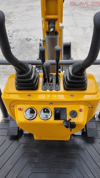 Міні-екскаватор Berger Kraus BK900AS з поворотною стрілою, верхнім циліндром і ковшем 380 мм BK900AS_380_gorny_silownik фото