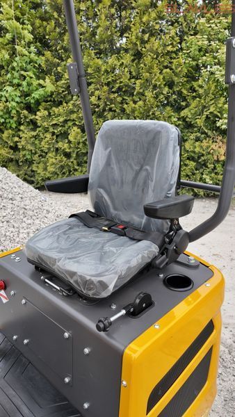 Міні-екскаватор Berger Kraus BK900AS з поворотною стрілою, верхнім циліндром і ковшем 380 мм BK900AS_380_gorny_silownik фото