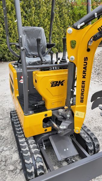 Міні-екскаватор Berger Kraus BK900AS з поворотною стрілою, верхнім циліндром і ковшем 380 мм BK900AS_380_gorny_silownik фото