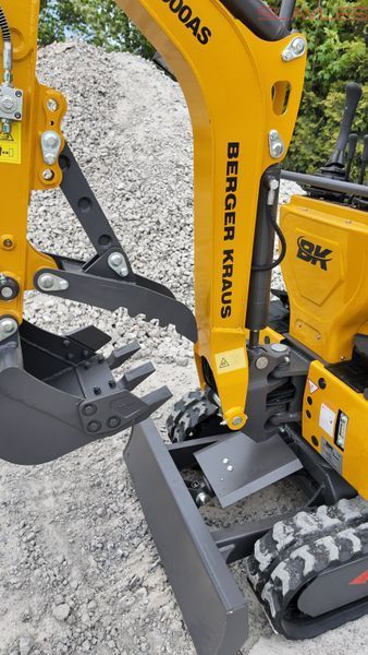 Міні-екскаватор Berger Kraus BK900AS з поворотною стрілою, верхнім циліндром і ковшем 380 мм BK900AS_380_gorny_silownik фото