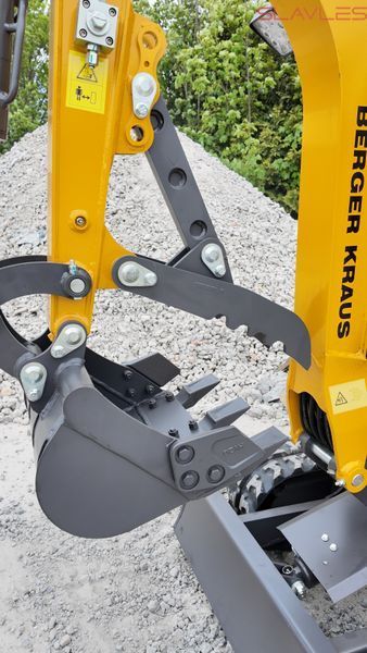 Міні-екскаватор Berger Kraus BK900AS з поворотною стрілою, верхнім циліндром та комплектом навісного обладнання BK900AS_kpl_gorny_silownik фото