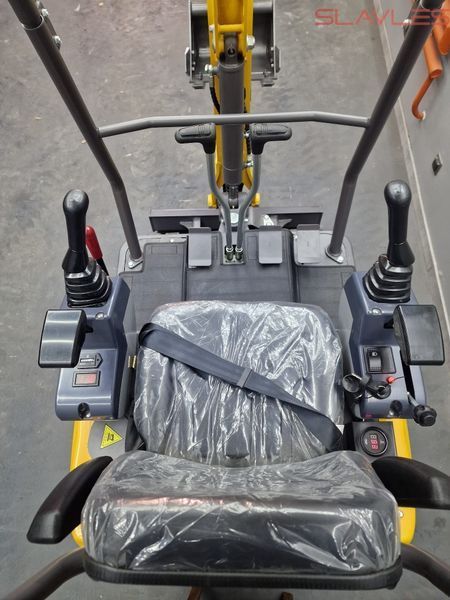 Мини-экскаватор Berger Kraus BK1250JS JOYSTICK с поворотной стрелой и ковшом 380 мм BK1250JS_380 фото