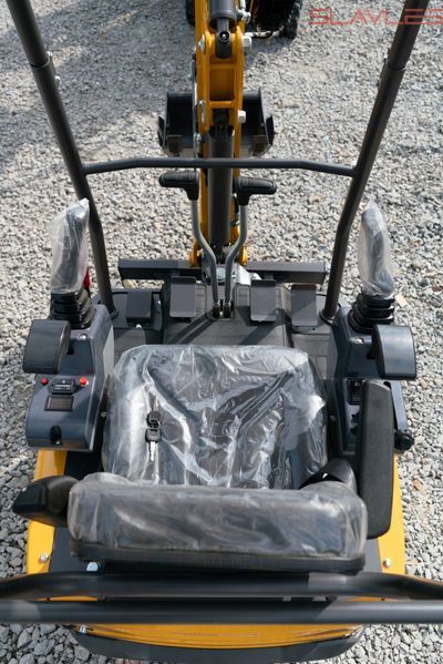 Міні-екскаватор Berger Kraus BK1000JS JOYSTICK з поворотною стрілою та повним комплектом навісного обладнання BK1000JS_set фото