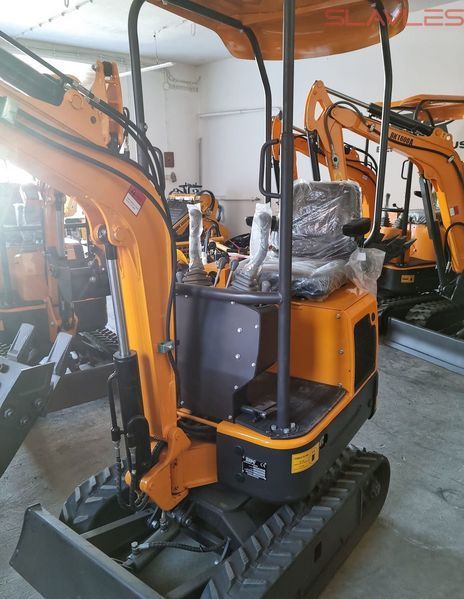 Мини-экскаватор Berger Kraus BK1200ASR с поворотной стрелой, раздвижными гусеницами и ковшом 380 мм BK1200ASR_380 фото