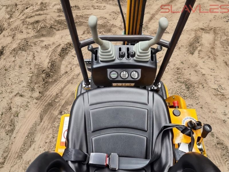 Мини-экскаватор Berger Kraus BK1200ASR с поворотной стрелой, раздвижными гусеницами и ковшом 380 мм BK1200ASR_380 фото