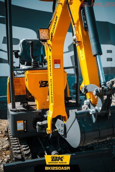 Мини-экскаватор Berger Kraus BK1250ASR с комплектом аксессуаров, поворотной стрелой и раздвижными гусеницами BK1250ASR_kpl фото