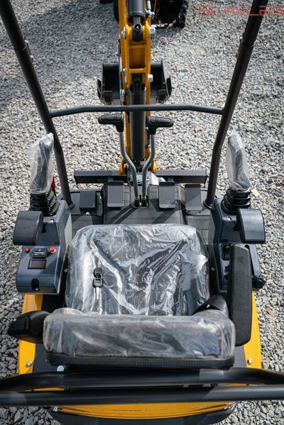 Міні-екскаватор Berger Kraus BK1000JS JOYSTICK з поворотною стрілою та ковшем 380 мм BK1000JS_380 фото