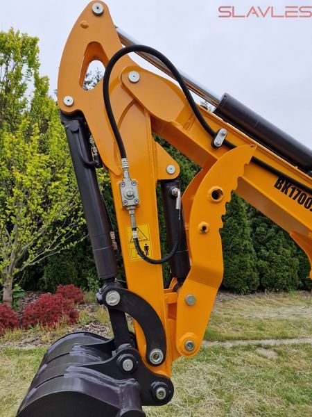 Мини-экскаватор Berger Kraus BK1700JS JOYSTICK с полной комплектацией и поворотной стрелой, KUBOTA BK1700JS_kpl фото