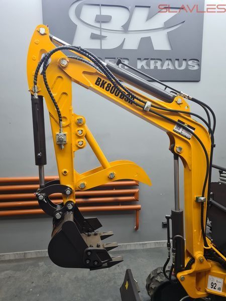 Мини-экскаватор Berger Kraus BK800BSR с поворотной стрелой, регулируемыми гусеницами и ковшом 380 мм BK800BSR_380__ фото