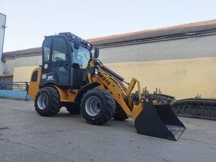 Фронтальний навантажувач з кабіною Berger Kraus BK810 двигун PERKINS 403J-17 Euro5 1600 см3 BK810_PERKINS фото