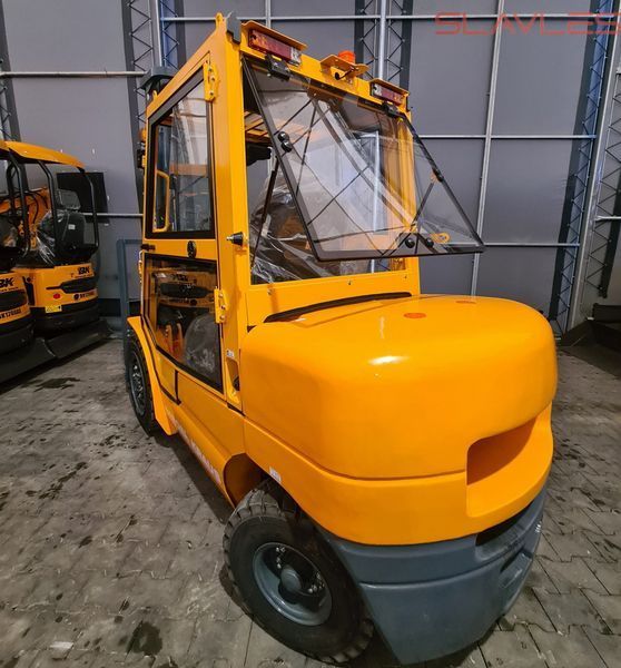Дизельний вилочний навантажувач 3.5 т з кабіною Berger Kraus FD35 (щогла Triplex 4.5 м, двигун KUBOTA) FD35_45_KUBOTA фото