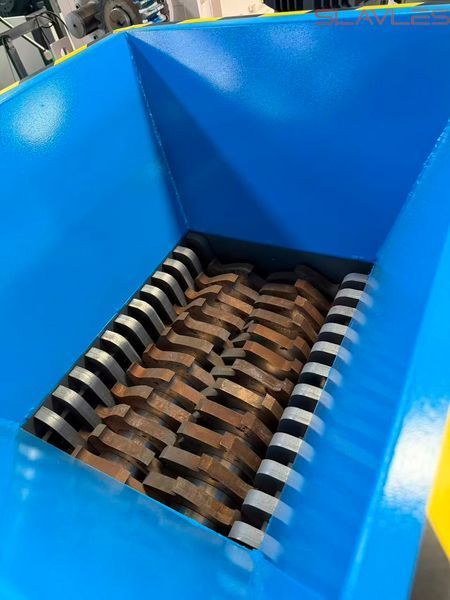 Двовалковий подрібнювач пластику та деревини SLAVLES SHREDDER DB500 15 кВт (2x7,5 кВт) DB500 фото