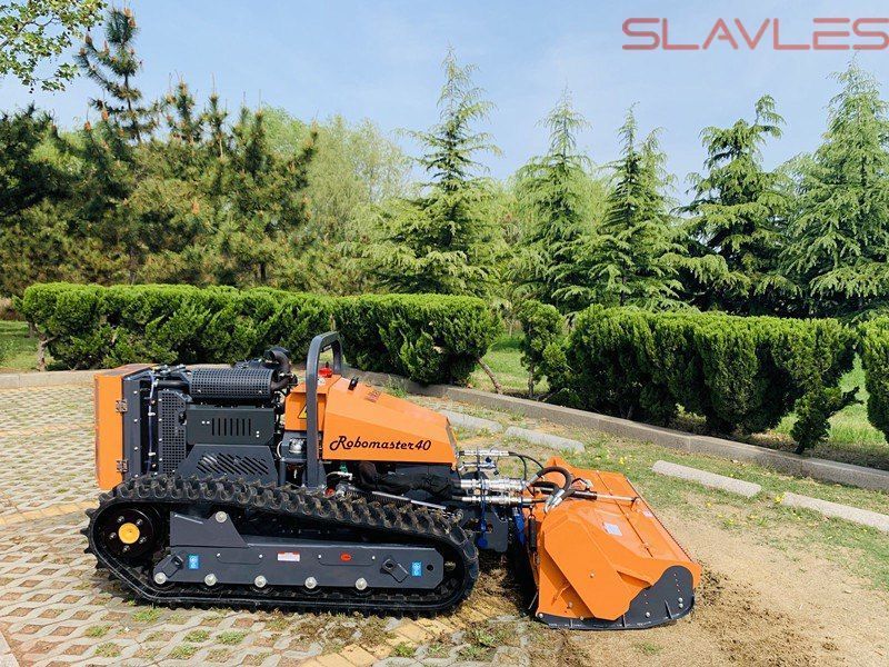 Самоходная многофункциональная газонокосилка Robomaster 40 Robomaster 40 фото