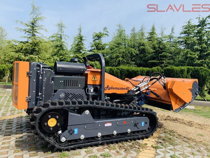 Самоходная многофункциональная газонокосилка Robomaster 40 Robomaster 40 фото