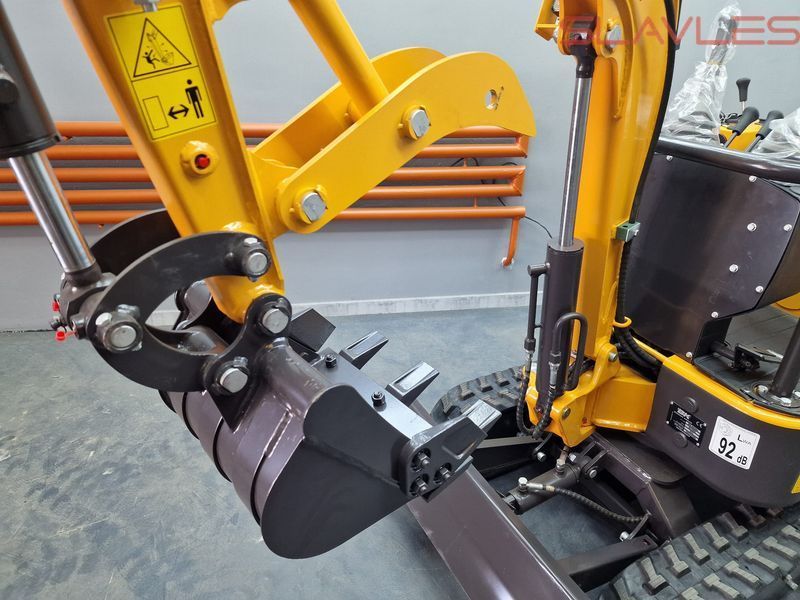 Мини-экскаватор Berger Kraus BK1200AS с полным комплектом аксессуаров и поворотной стрелой (двигатель KUBOTA) BK1200AS_kpl_ фото