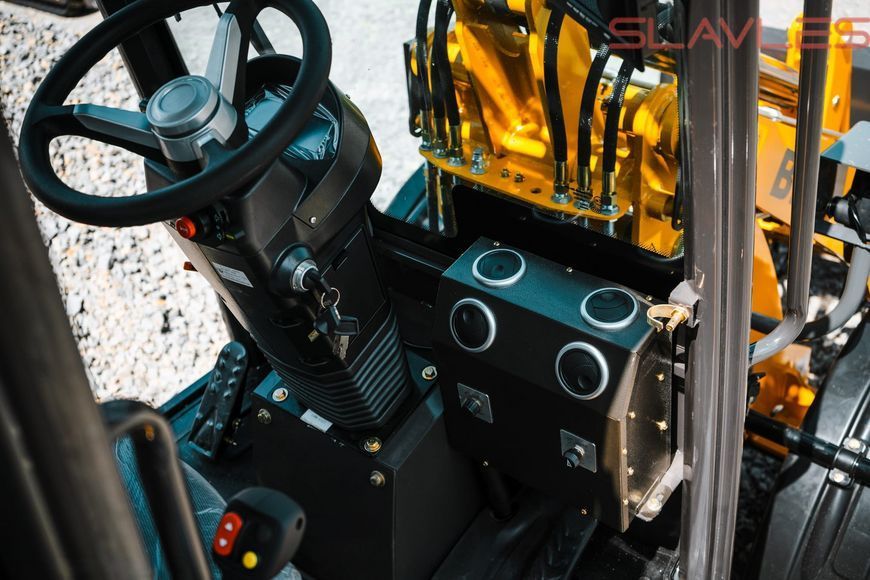 Колісний міні-навантажувач із кабіною Berger Kraus BK810 з двигуном KUBOTA 25.7 к.с. (18.9 кВт) BK810_KUBOTA фото