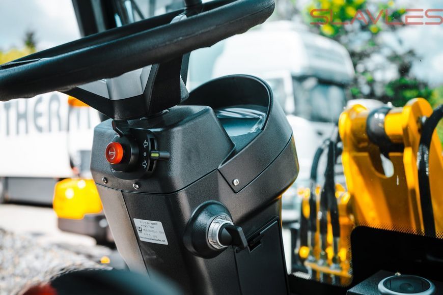 Колісний міні-навантажувач із кабіною Berger Kraus BK810 з двигуном KUBOTA 25.7 к.с. (18.9 кВт) BK810_KUBOTA фото
