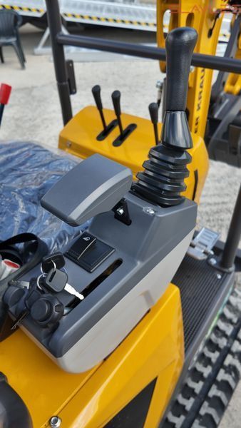 Мини-экскаватор Berger Kraus BK1150JS JOYSTICK (поворотная стрела, ковш 380 мм, мотор Kubota) BK1150JS_380(Z482) фото