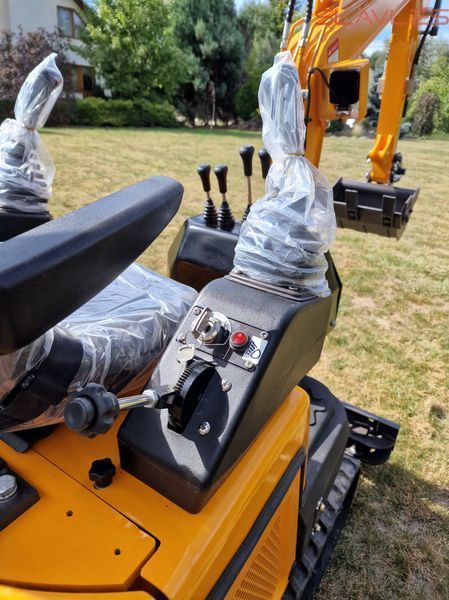 Міні-екскаватор Berger Kraus BK1300JSR з комплектом аксесуарів, джойстиками та розсувними гусеницями, KUBOTA BK1300JSR_380_20 фото