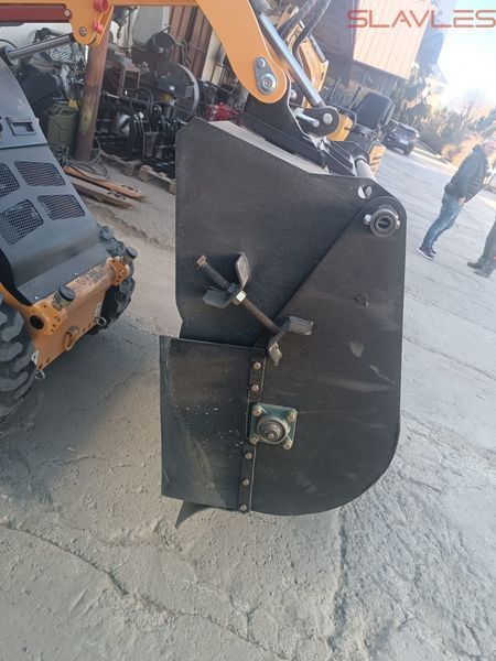 Закрита підмітальна щітка з бункером 105 см під мінінавантажувачі TY-323S / TY-327S 20230824162149 фото