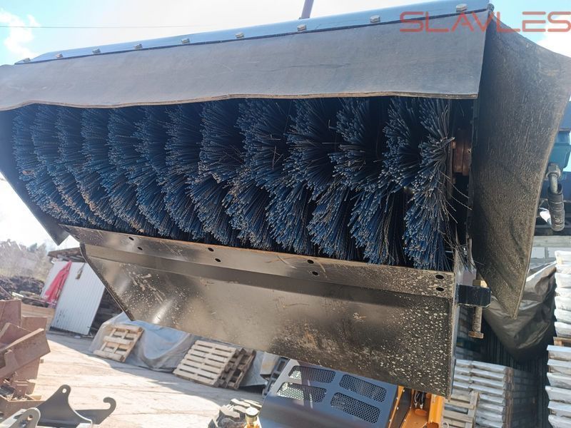 Закрита підмітальна щітка з бункером 105 см під мінінавантажувачі TY-323S / TY-327S 20230824162149 фото