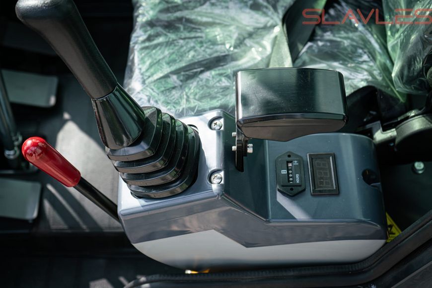 Міні-екскаватор Berger Kraus BK1250KJSR JOYSTICK з кабіною, повним комплектом аксесуарів, поворотною стрілою та розсувними гусеницями BK1250KJSR_kpl фото