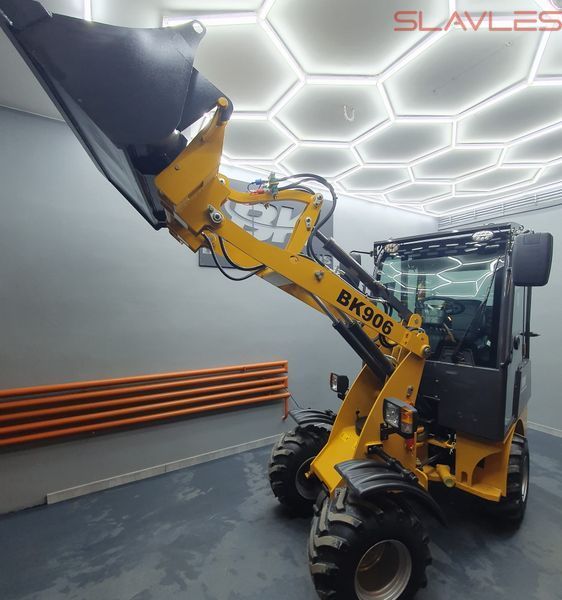 Колесный мини-погрузчик с кабиной Berger Kraus BK906 с двигателем Perkins 25 л.с. (18.4 кВт) BK906 z kabina фото