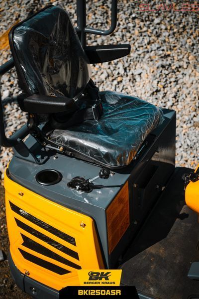 Мини-экскаватор Berger Kraus BK1250ASR с поворотной стрелой, раздвижными гусеницами и ковшом 380 мм  BK1250ASR_380 фото