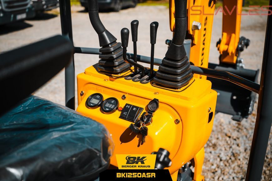 Мини-экскаватор Berger Kraus BK1250ASR с поворотной стрелой, раздвижными гусеницами и ковшом 380 мм  BK1250ASR_380 фото